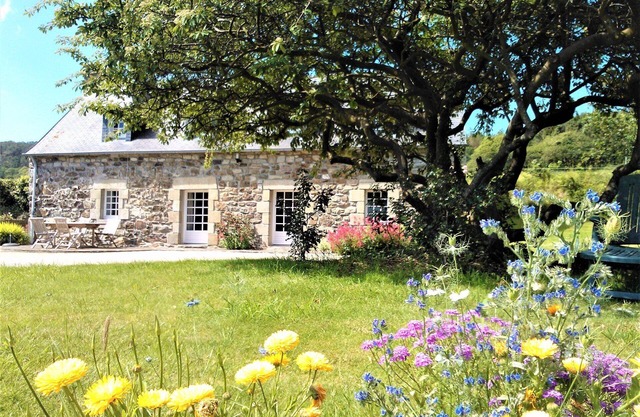 5 minutes from beaches (Douarnenez-Crozon), holiday cottage, family hideaway.