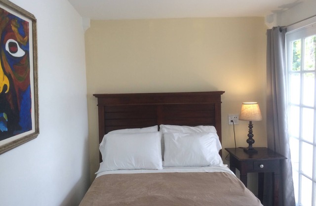 5 minutes Miami Airport, Brickell, Marlins Stadium, JMH hospital. 1 Free Parking