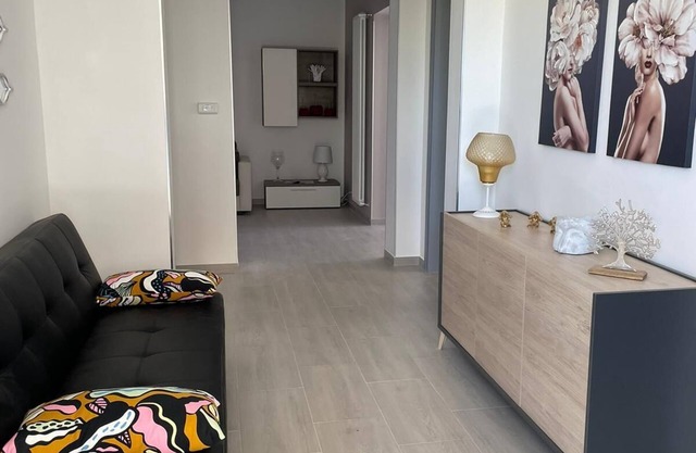 5 minutes to beach. Remodeled family friendly