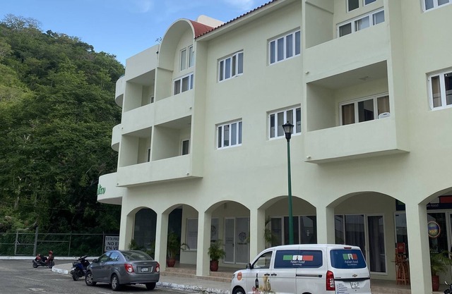 5 minutes to the BEACH ! Family-sized condo