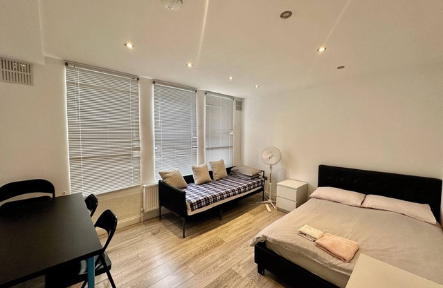 5 Minutes Walk From Marble Arch Station, Short Walk to Oxford Street, 3 Bedrooms
