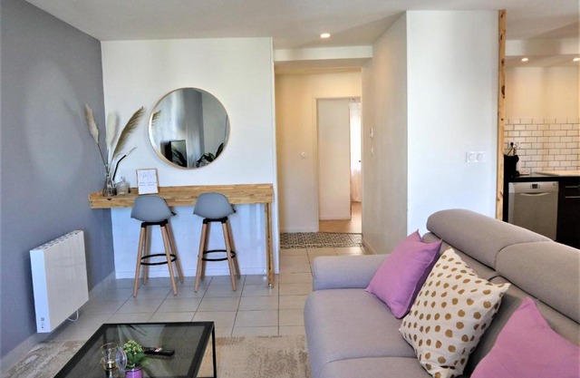 5 mn Zenith Grande Halle Auvergne,pied de Gergovie,Garage,Netflix