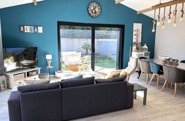 5-room house near beach and town, Brem sur Mer, with wifi