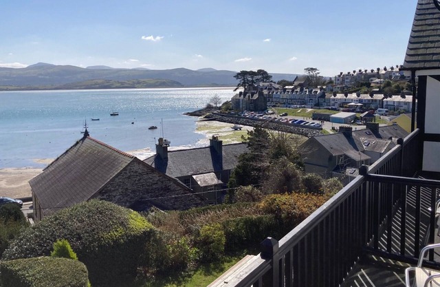 5 Star Cottages (Sleeps 16), Amazing Sea & Mountain Views