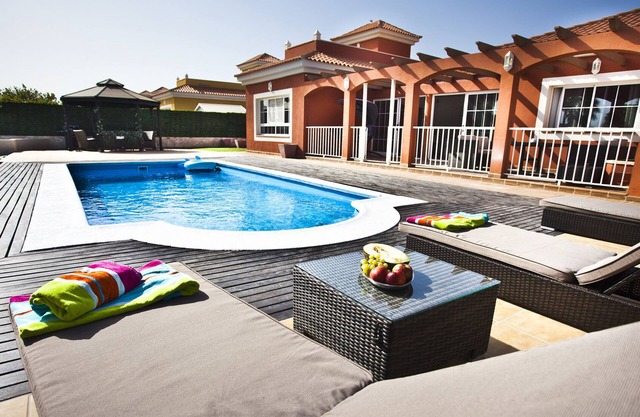 5 Star Luxury Villa, Private Pool, Golf And Sea Views