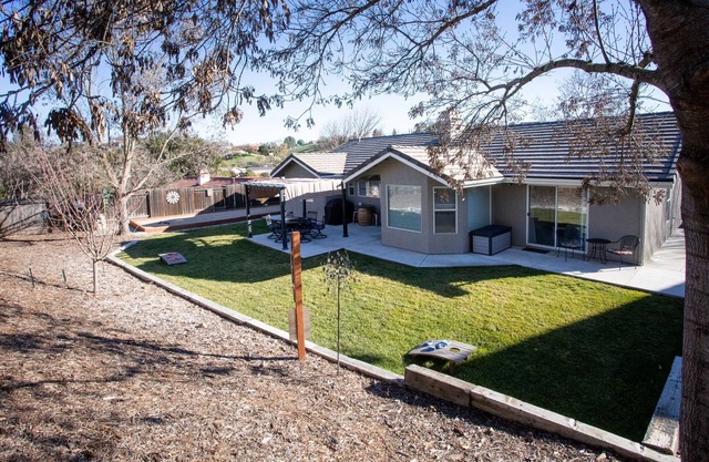 5 Star reviews! Game Room -Pool table-darts-corn hole-Bocce Ball - Fire Table