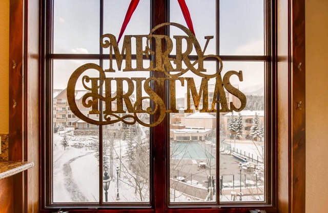 5 Star XMAS Decor 11/1 Peak 9 MOUNTAIN VIEWs Main Street Station Pools, HotTubs+