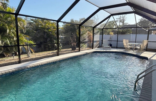 5 Starfish Stay Wonderful home with heated private pool in quiet neighborhood
