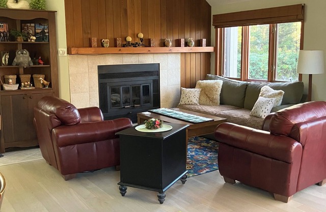 50% off 2nd Mnth, 75% off 3rd Mnth, King Beds, Office, Walk to Town Square