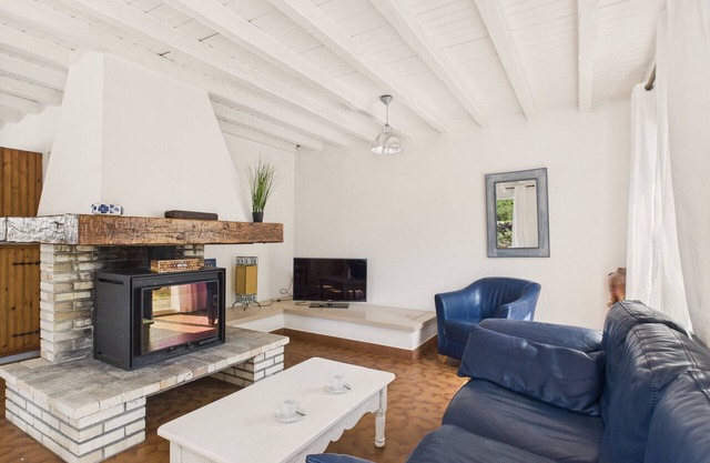 500 m from the beach, garden, house for 5