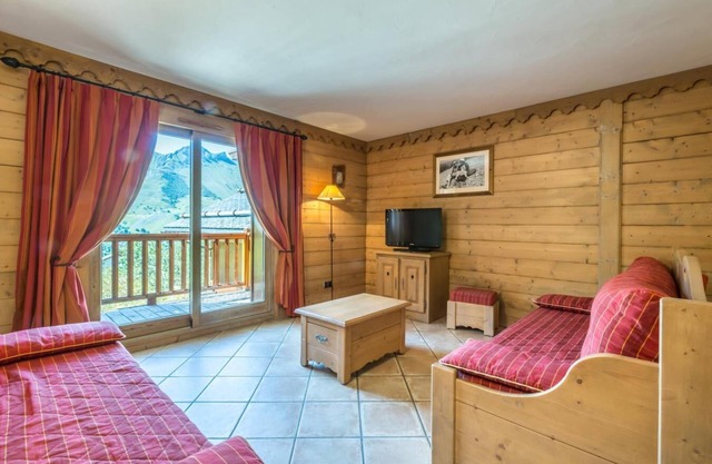 50m from ski slopes, 2nd floor, view ski slopes, fitness, swimming pool, sauna, hammam, balcony