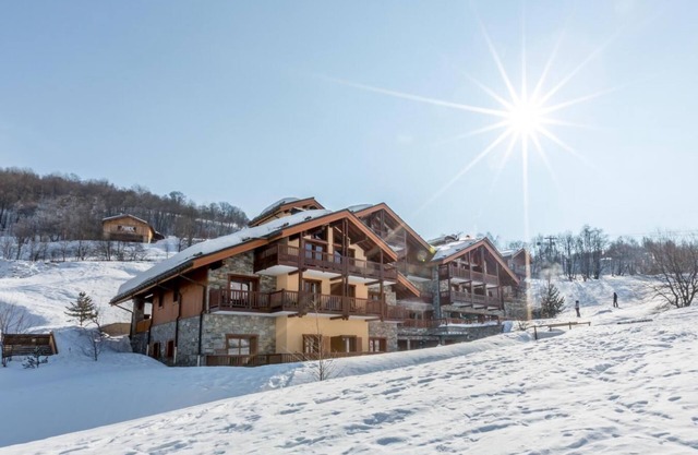 50m from ski slopes, 2nd floor, view ski slopes, fitness, swimming pool, sauna, hammam, balcony, tv