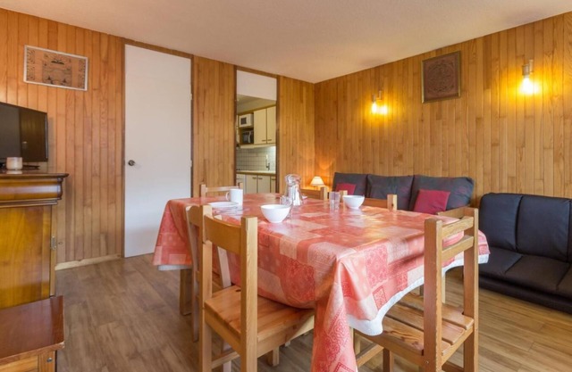 50m from ski slopes, 2nd floor, view ski slopes, balcony, tv, 50m², La Plagne