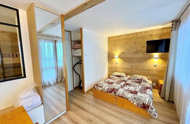 50m from ski slopes, 3rd floor, balcony, parking, tv, 28m², La Plagne