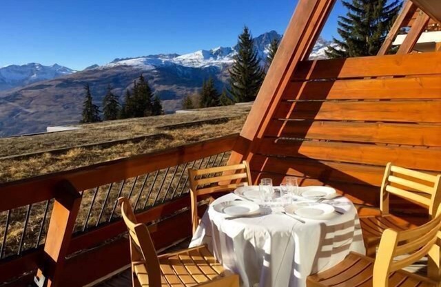 50m from ski slopes, 3rd floor, view valley, balcony, parking, tv, ski locker, 35m², Les Arcs