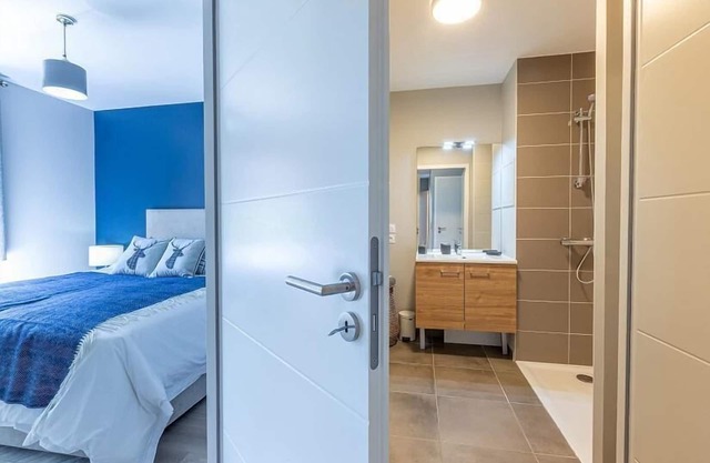 50m from ski slopes, 5th floor, view resort, balcony, parking, tv, ski locker, 55m², La Plagne