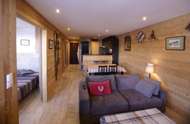 50m from ski slopes, 5th floor, balcony, tv, ski locker, 45m², Pra Loup