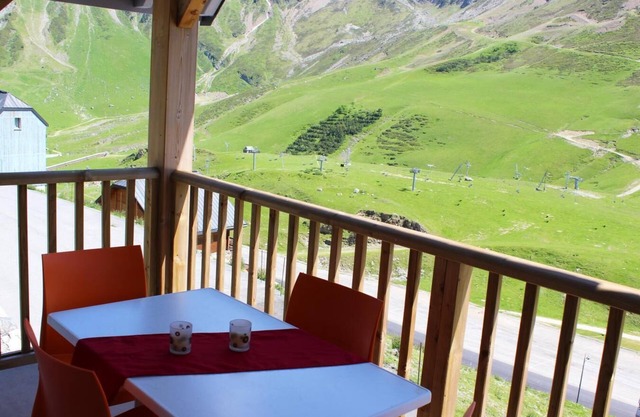 50m from ski slopes, swimming pool, terrace, parking, tv, ski locker, 45m², Barèges/La Mongie