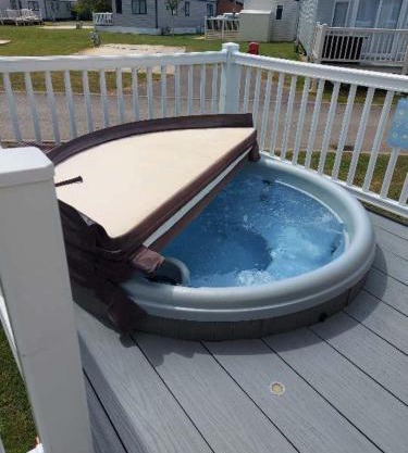 53A kingfisher court tattershall lakes luxury hot tub holidays