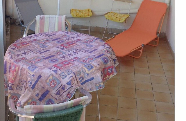 54 m² Studio/terrace/veranda center 400 m sea closed parking 1st floor