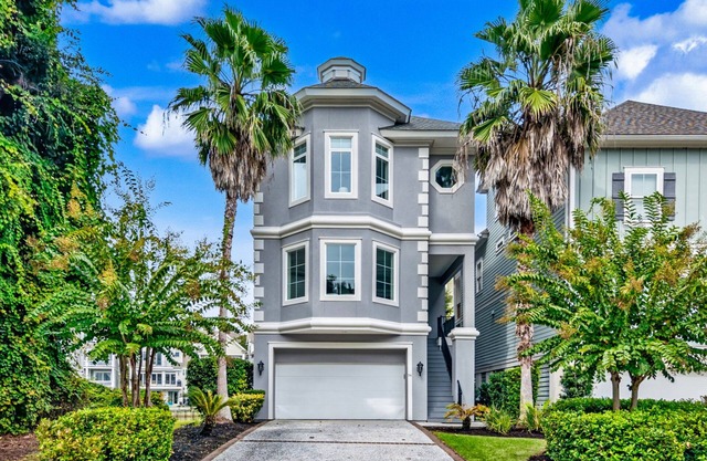 54 Sandcastle - Custom Luxury Home, Free Heated Pool, Elevator, Walk to Beach