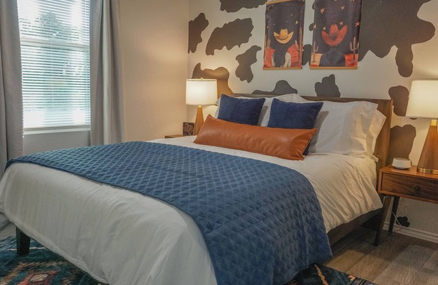 5bd/3ba Oasis in Tolar - Cowboy Pool, Dog-Friendly, Playground, Sleeps 12