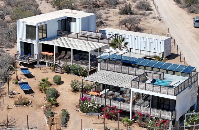5BR/4BA repurposed shipping containers. Game room w/darts, shuffleboard, video games, new 8 person hot tub, multiple decks w/firepits, fast Wifi (250 mb+)w/Starlink backup. Use of SUPs & beach chairs/shade/games. Daily housekeeping optional.