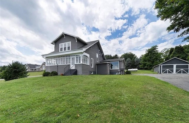 5BR Farmhouse Fall Escape on Seneca Lake Wine Trail