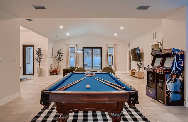 5BR Modern Pool Villa with Billiards Arcade and Sauna