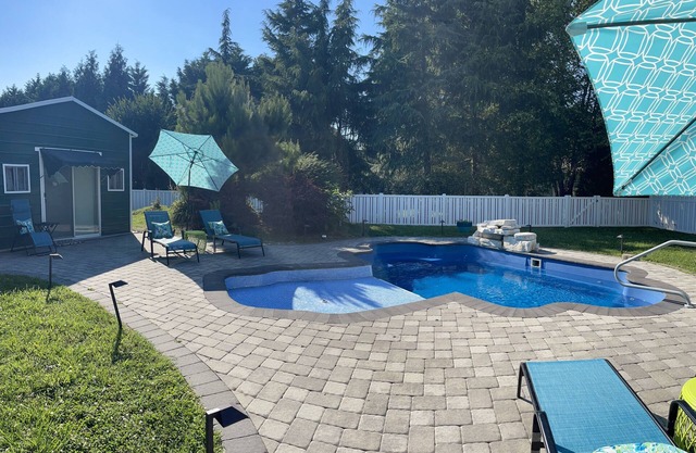 5BR, Private Pool, Off Bike Trail, 4 miles to Beach