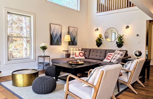 5BR White Mountain Condo with AC, Pools and Tennis