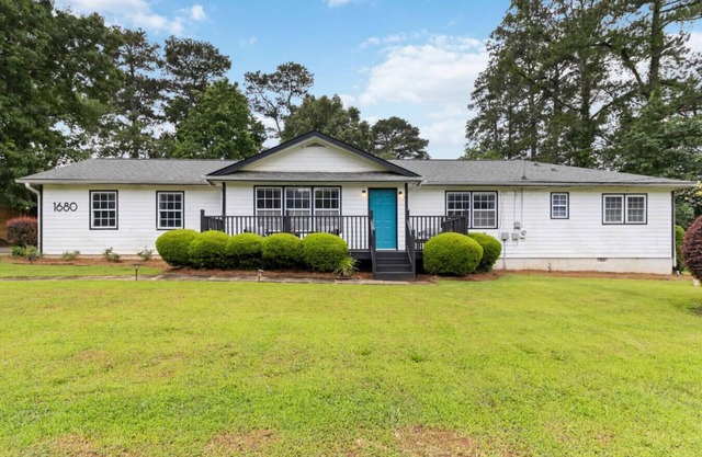 5BR with Game Room & Huge Backyard