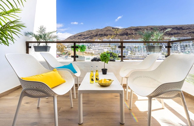 5min walk from the beach! Modern renovated apartment with pool. CASA LOLA