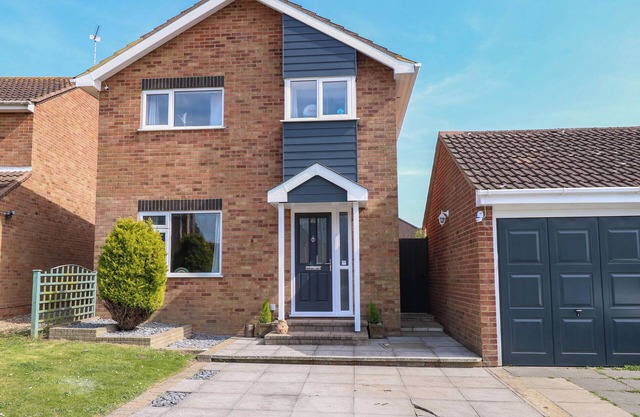 6 BARLEYCROFT, family friendly, character holiday cottage in Hemsby