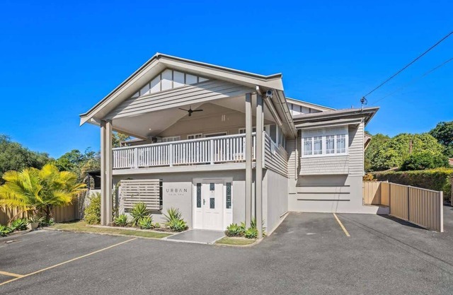 6 Bed 5 Bath Urban Getaway Ipswich Central