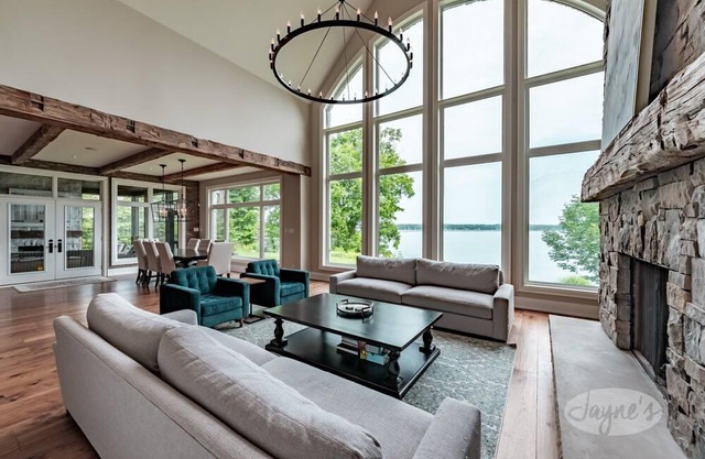 6 Bedroom, 5 Bath on Kempenfelt Bay on Lake Simcoe