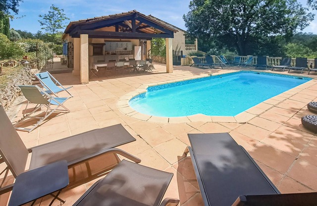 6 bedroom accommodation in Montauroux