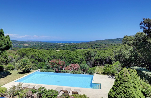 6-bedroom country house in the middle of nature, sea view