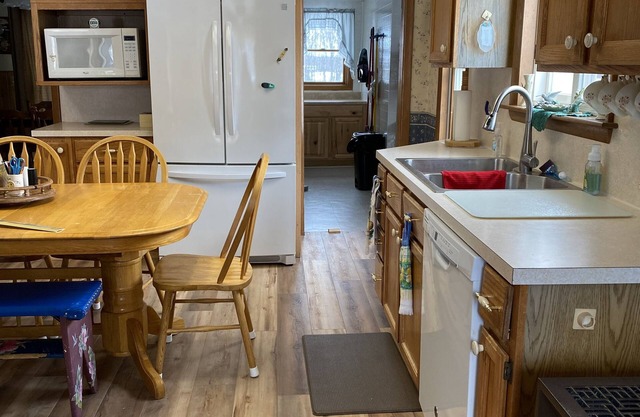 6 Bedroom House close to Petoskey, Harbor Springs & Mackinaw 350 private acres