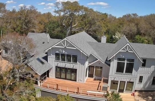 6 Bedroom Marsh front Farm House Estate - New Construction - Sleeps 20!