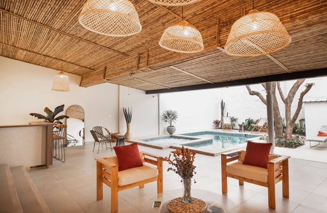 6 Bedrooms House near Tourist Spots with backyard, Bar, Jacuzzi and heated pool