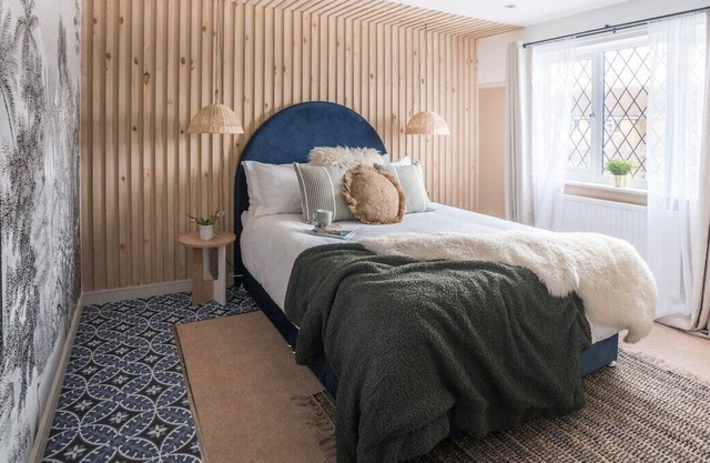 6 Mary Rose · 4-bed Cotswold getaway with hot tub & gaming room