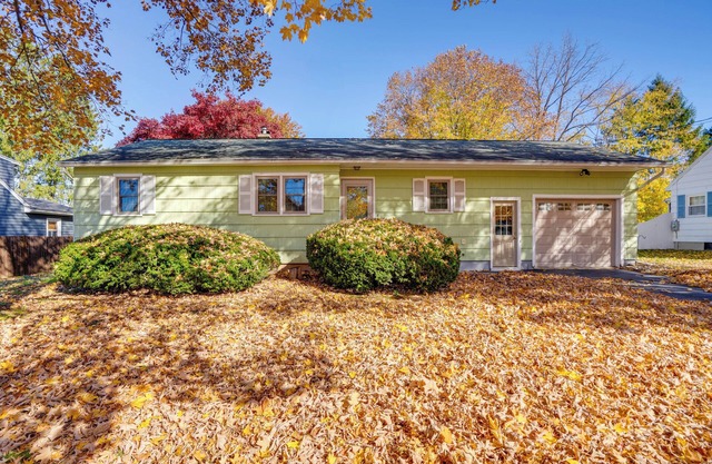 6 Mi to Skiing: Pet-Friendly Home in Pittsfield!