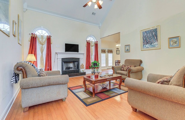 6 Mi to Southern Belle Farm: Home w/Patio!
