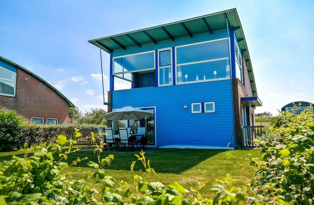 6 pers harbor house Nirvana on the marina with lake view and sauna