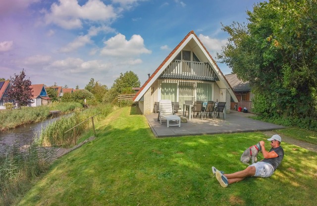 6 Pers - Holiday home with sunny terrace by a typical Dutch canal