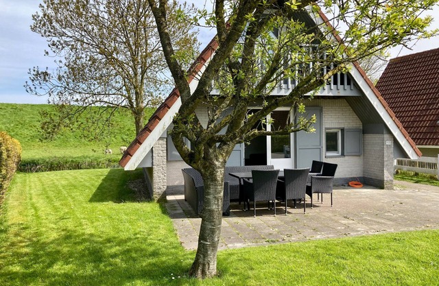6 pers Sunny house with equipped terrace behind a dike at Lauwersmeer