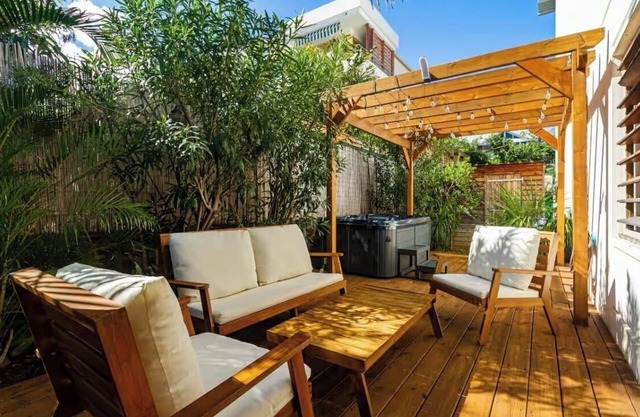 6-person apartment with Jacuzzi 800m from the port of St Gilles Les Bains