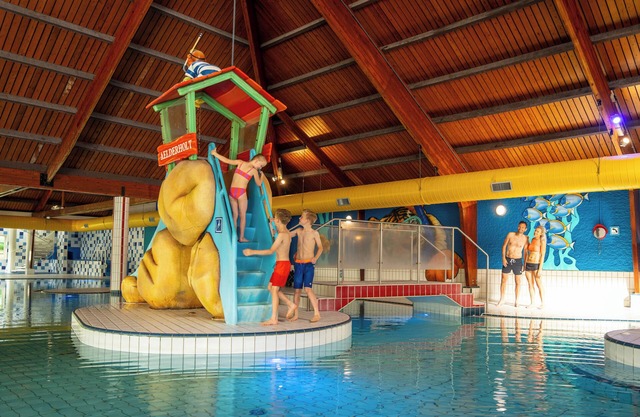 6-person bungalow in the holiday park Landal Aelderholt