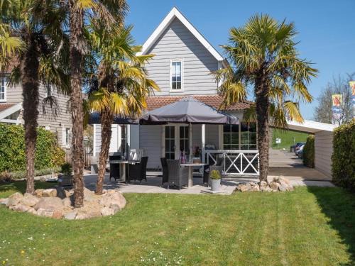 6-person house with a beautiful garden
